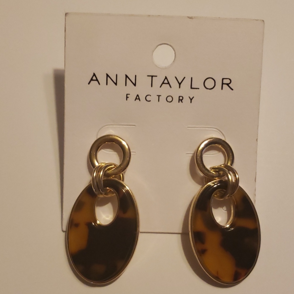 Ann Taylor Factory Earrings 8$